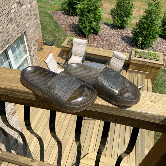 Fenty slides - Picture 3 of 3